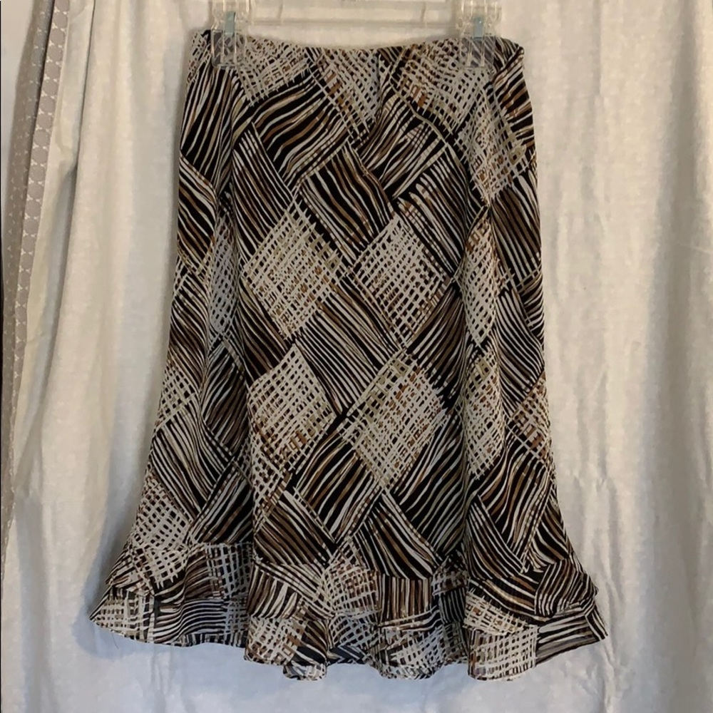 Pretty flowing skirt with ruffled edge